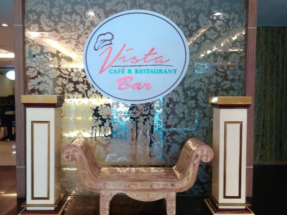 קואזון סיטי Vista Hotel Cubao מראה חיצוני תמונה