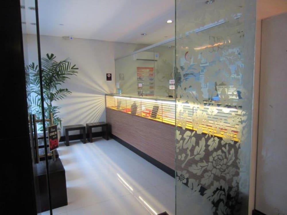 קואזון סיטי Vista Hotel Cubao מראה חיצוני תמונה