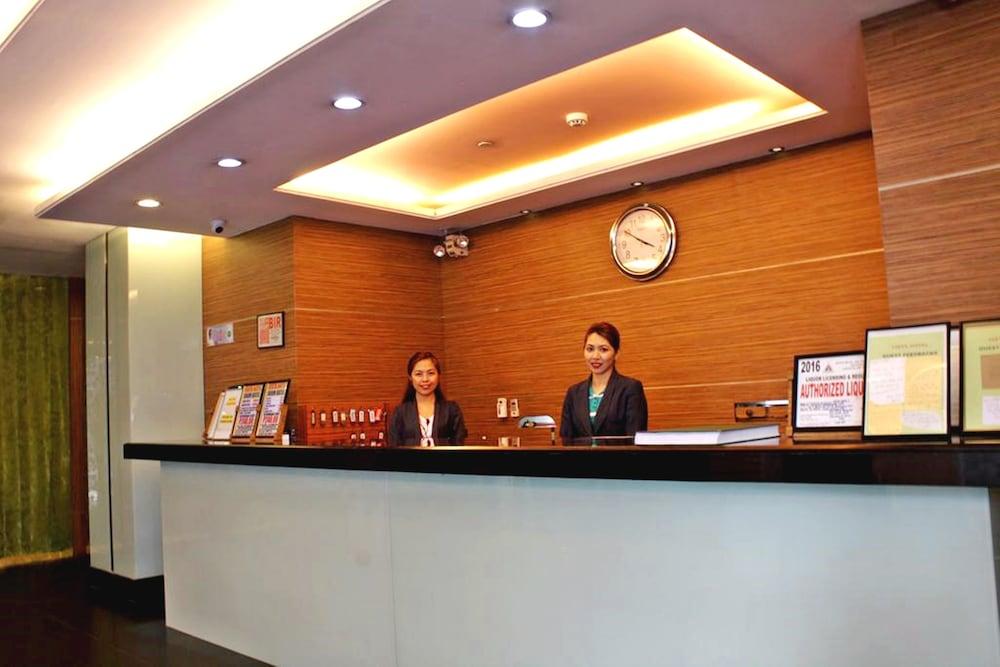 קואזון סיטי Vista Hotel Cubao מראה חיצוני תמונה