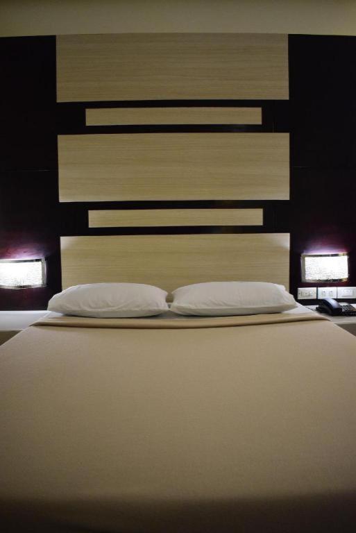קואזון סיטי Vista Hotel Cubao מראה חיצוני תמונה