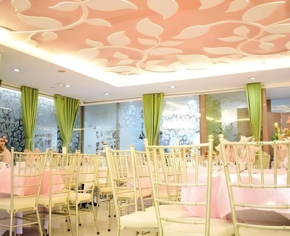 קואזון סיטי Vista Hotel Cubao מראה חיצוני תמונה