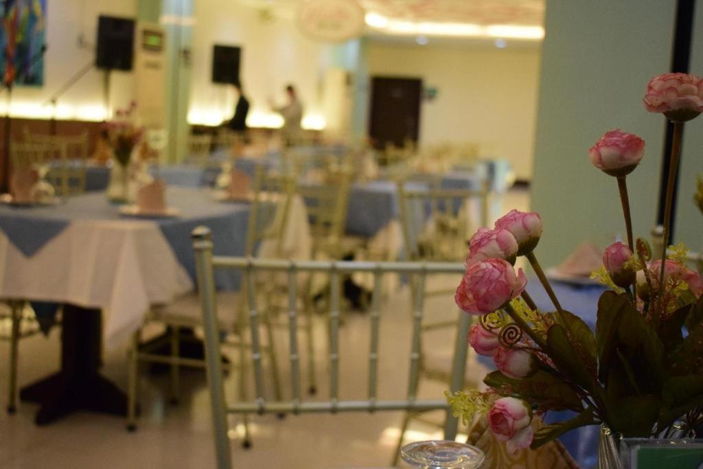 קואזון סיטי Vista Hotel Cubao מראה חיצוני תמונה