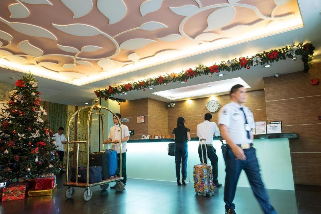קואזון סיטי Vista Hotel Cubao מראה חיצוני תמונה