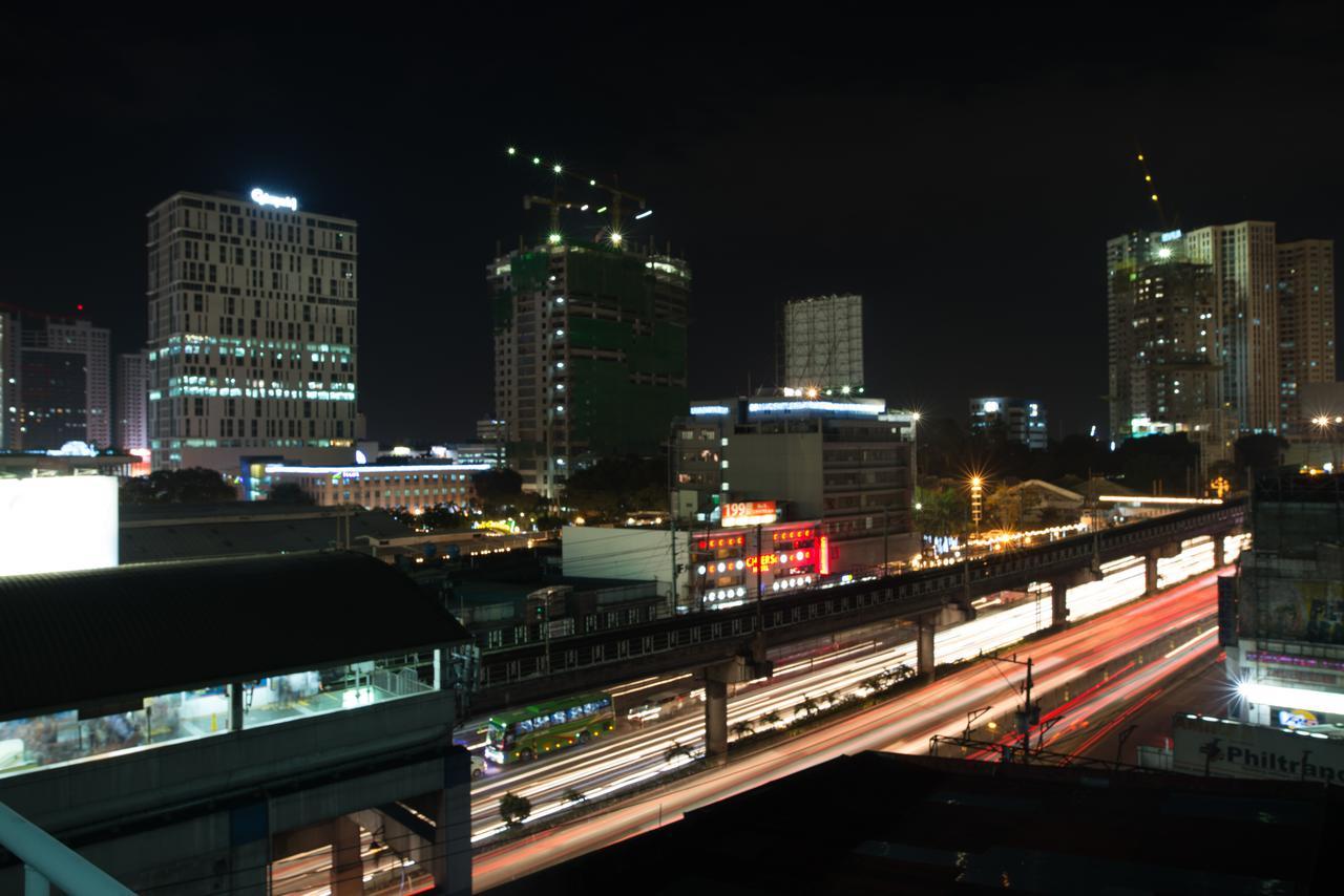 קואזון סיטי Vista Hotel Cubao מראה חיצוני תמונה